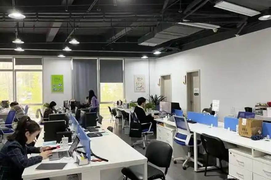 凌晨三点的越洋球迷：她用资讯聚合与独家视频追完一个赛季